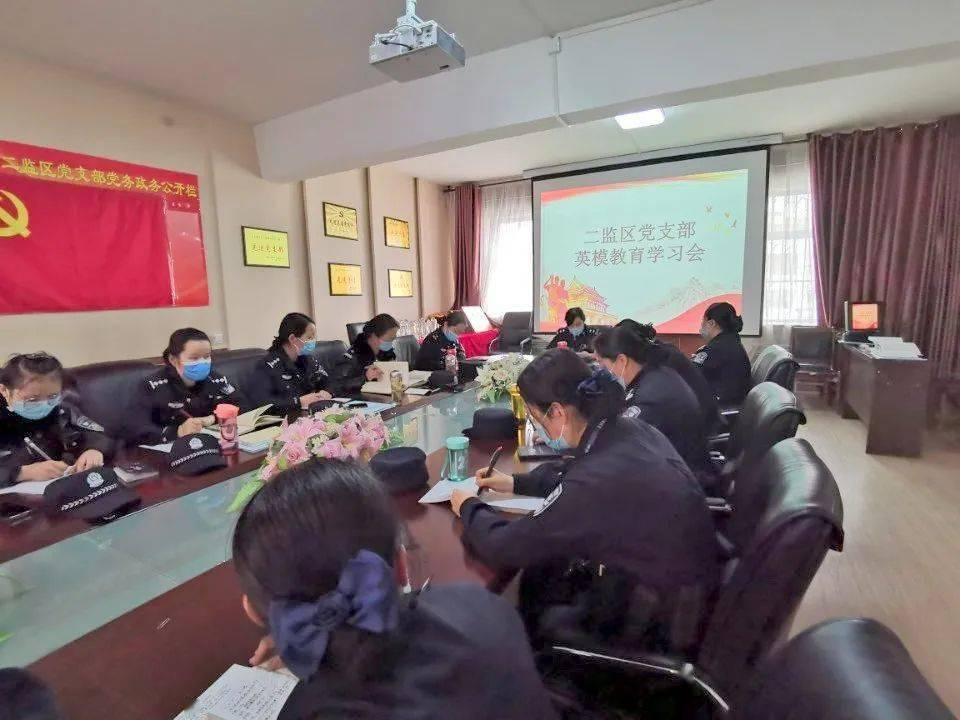 在一个单位十几年了也没有提拔怎么混游戏画面